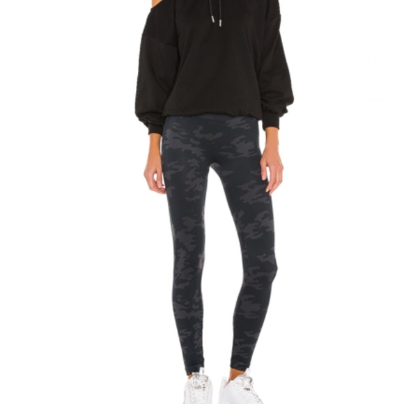 SPANX Pants - NWT SPANX Look At Me Now Leggings